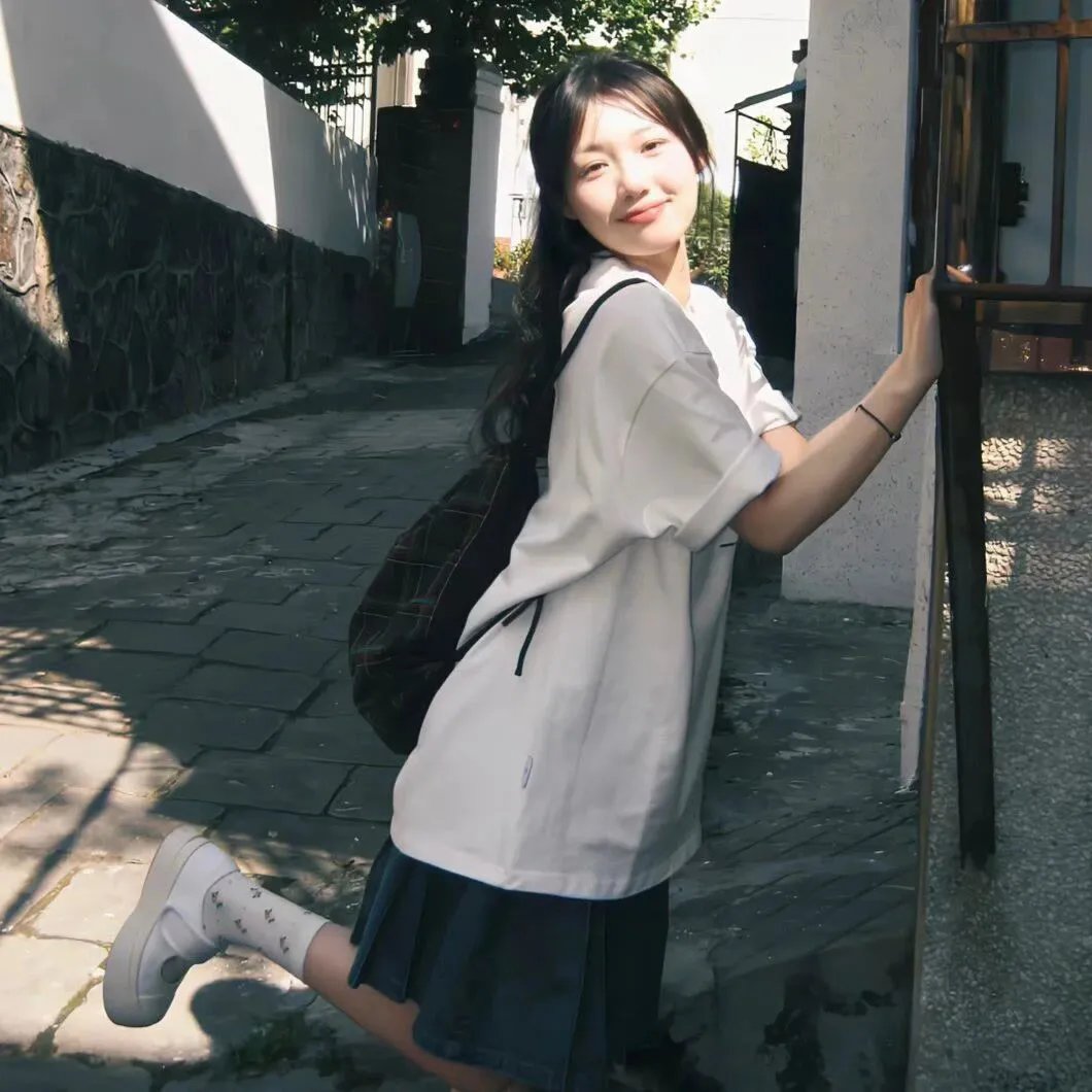 铁门 海报